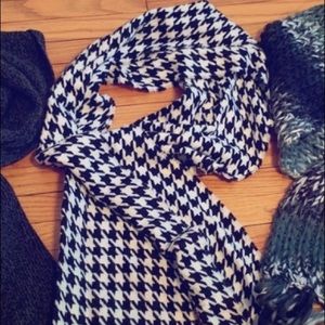 Houndstooth scarf